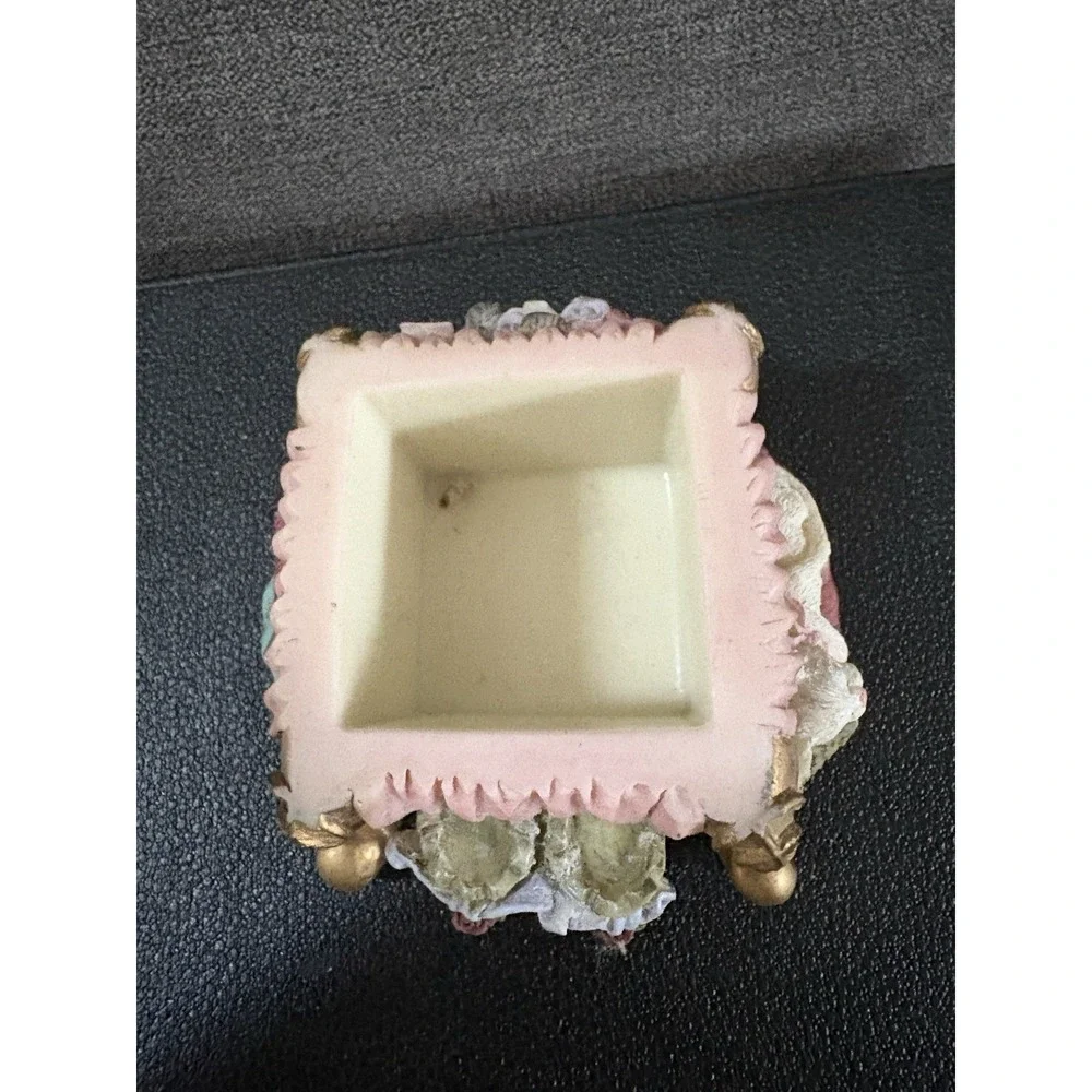 Vintage‎ Dezine Chair Shaped Trinket Box Jewelry Box Hand Painted Flowers Cat